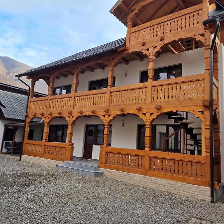 La Mona Lägenhet Bîrsana Exteriör bild